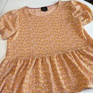 W5 Gold Floral Short Sleeve Babydoll Top with puff Sleeve Size M NWOT